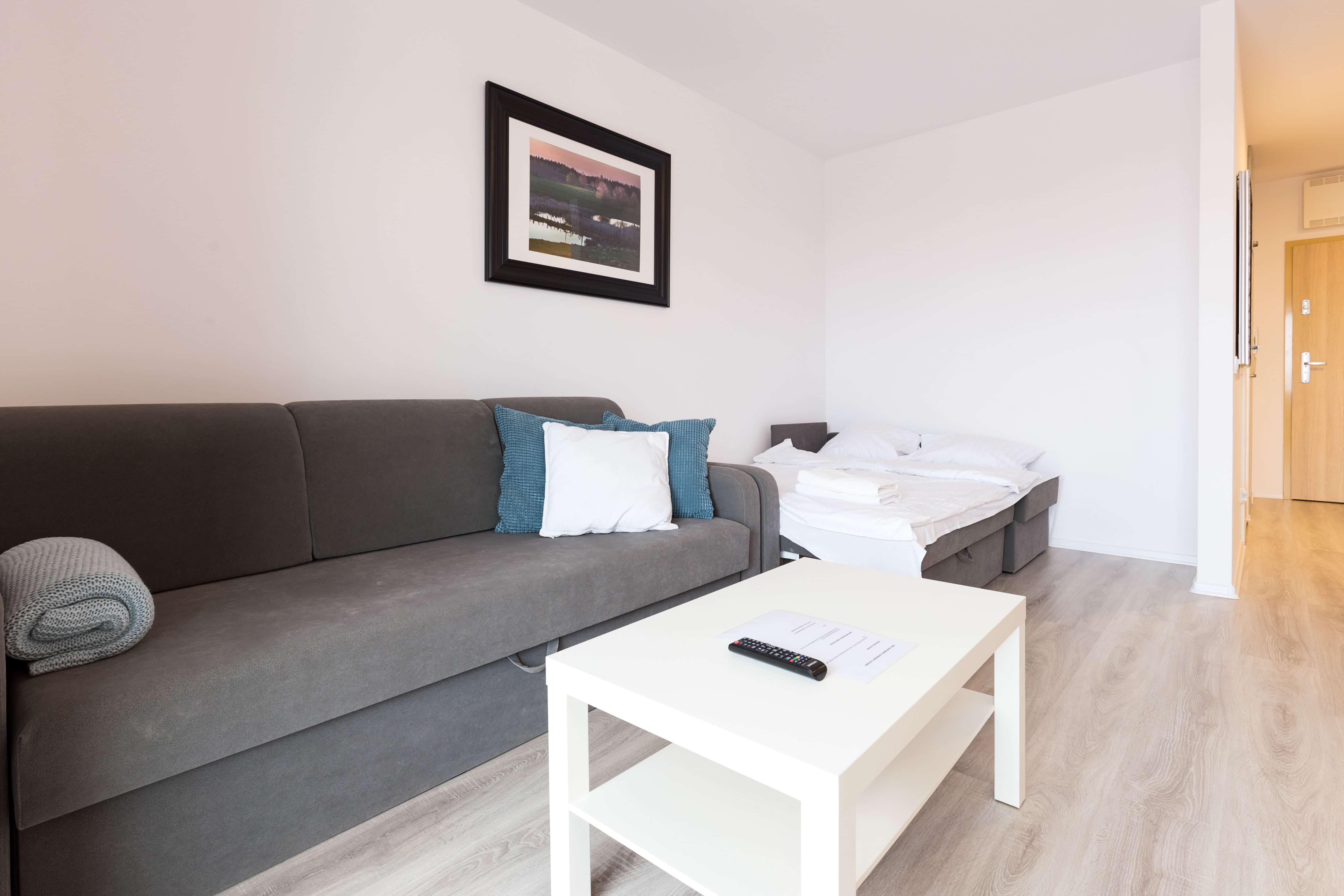 Studio apartment 14th floor close to the shop, sea, school