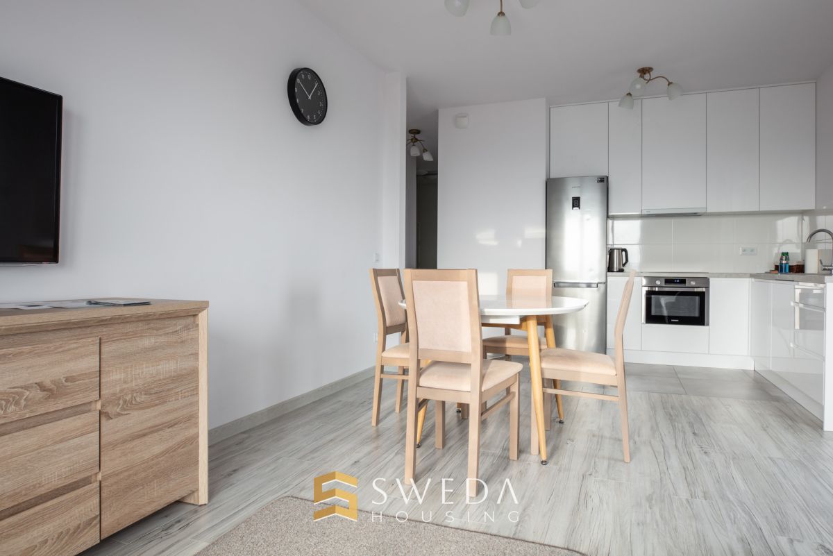 17th Floor, 2 Bedrooms, and a View, near the University and OBC | photo 2