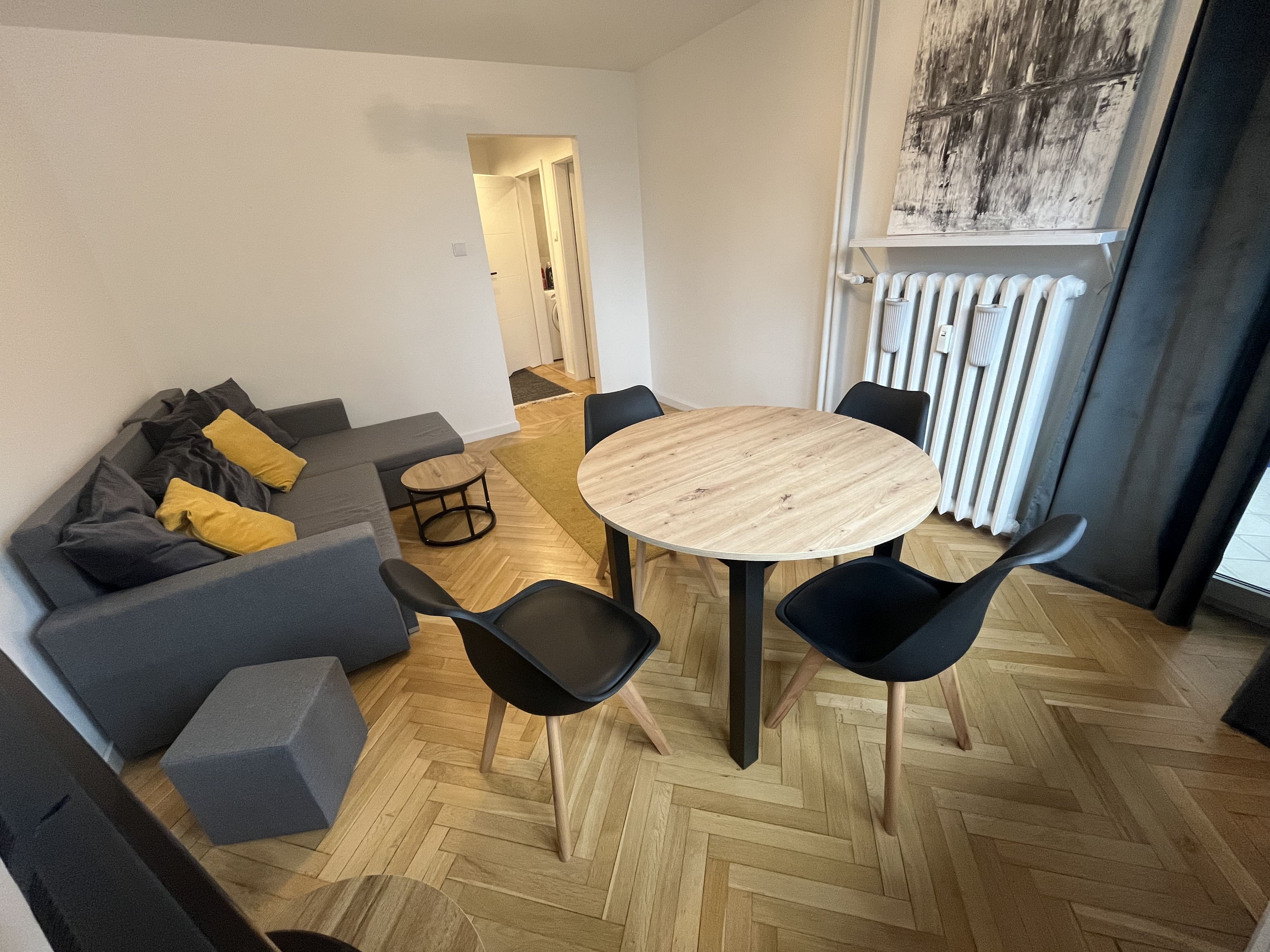 Central-located 2 rooms and separate kitchen / strict City Center / street Chmielna 35, Warsaw