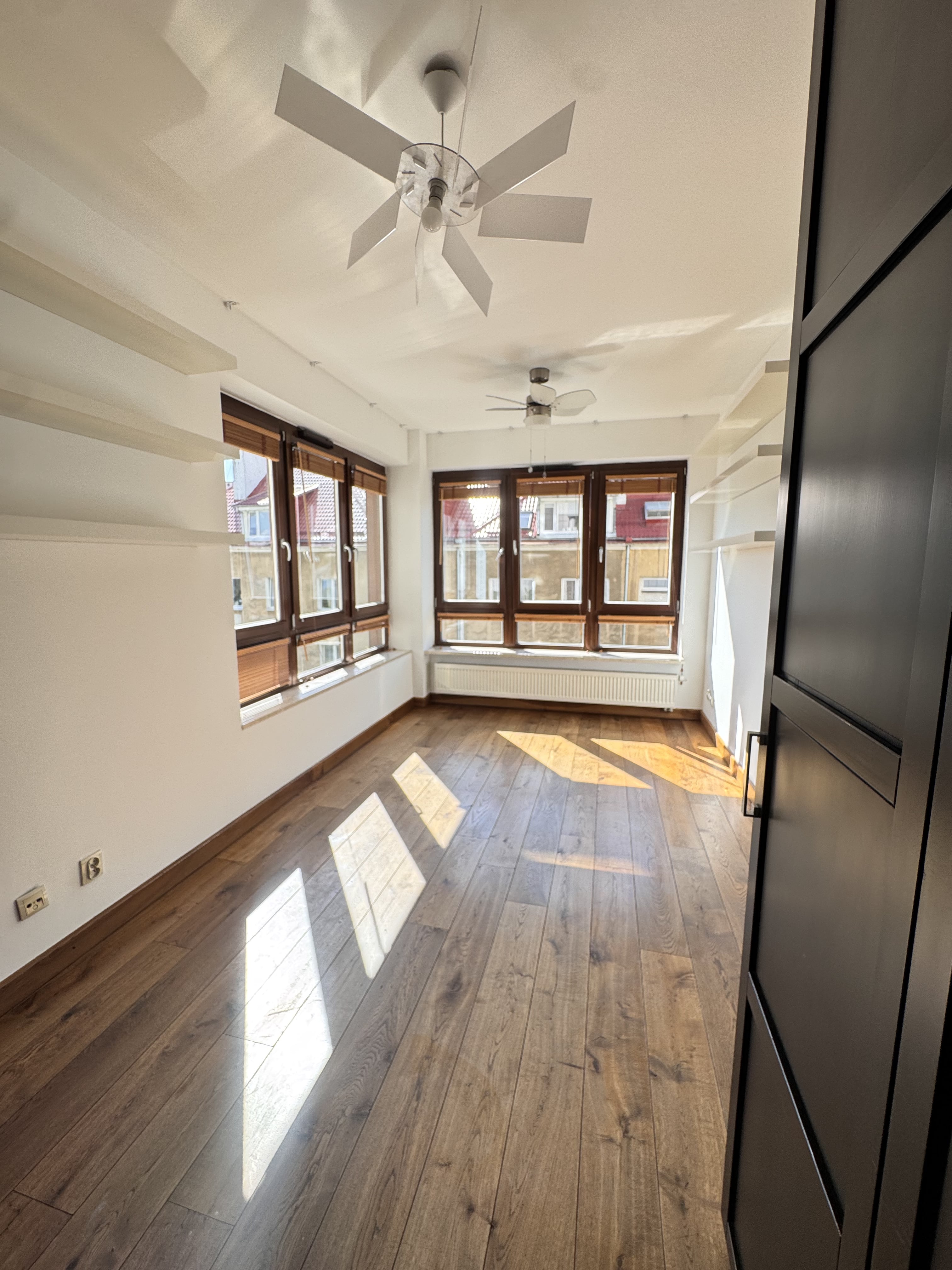 Apartamento 4 habitaciones 150 m² en Varsovia, Polonia