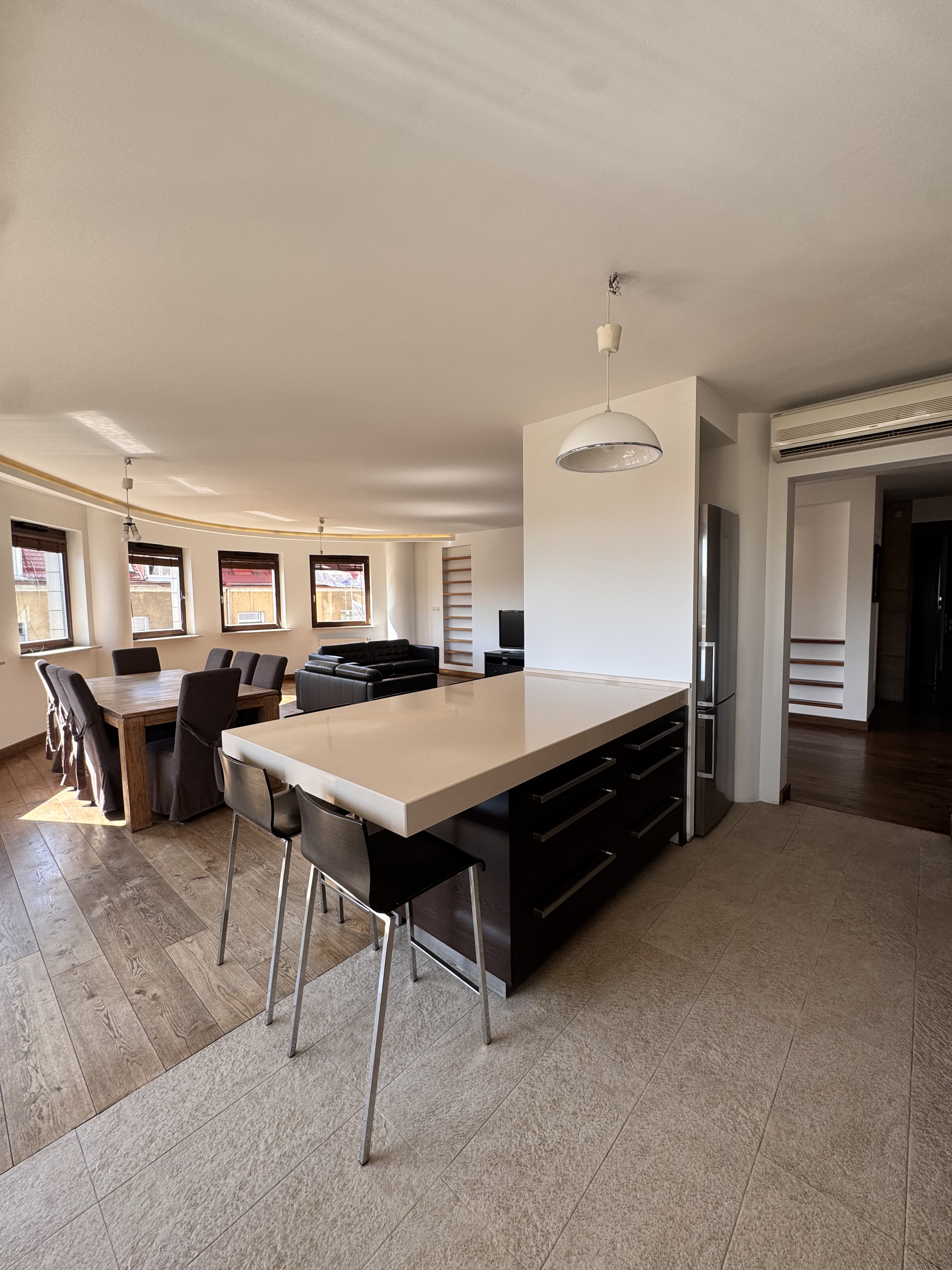 Apartamento 4 habitaciones 150 m² en Varsovia, Polonia