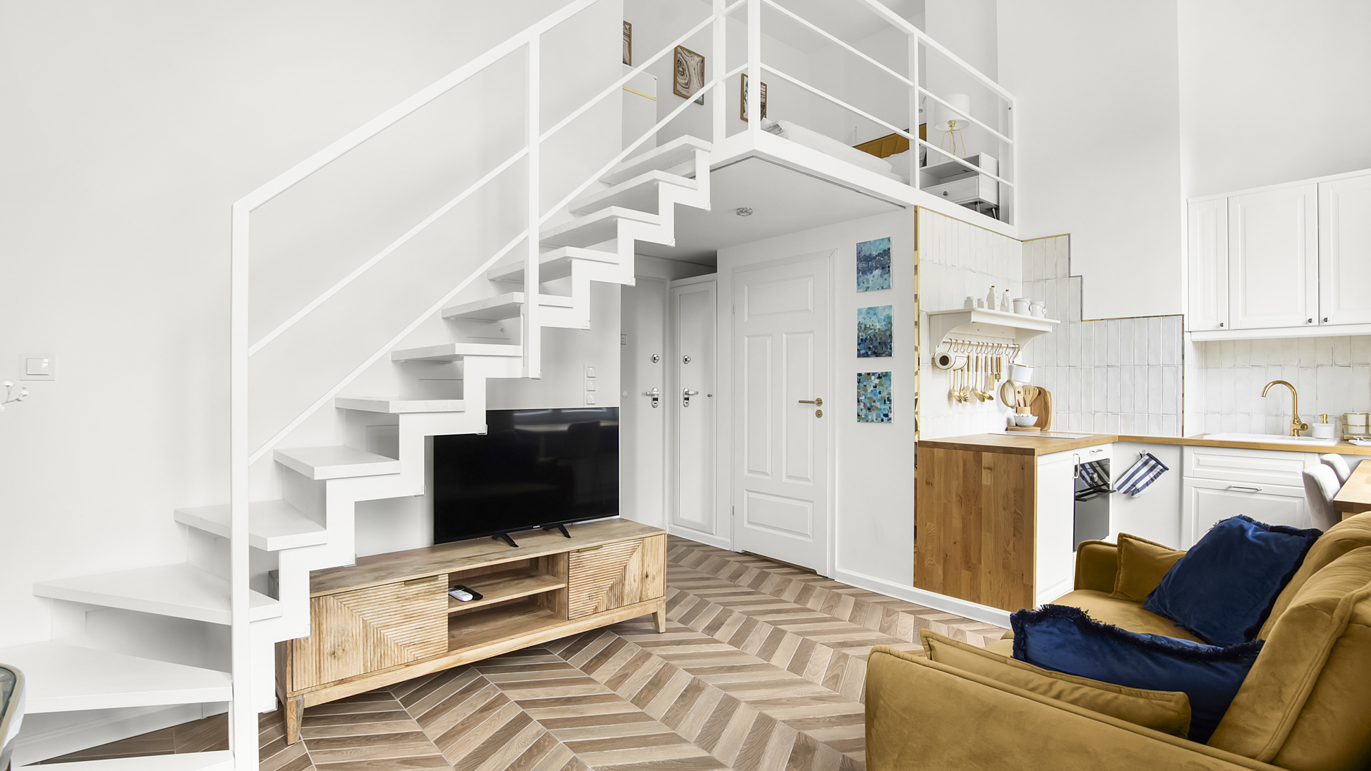 Studio, Wrocław, Plac Jana Pawła II 27/12 – Boulevard Vieille Ville