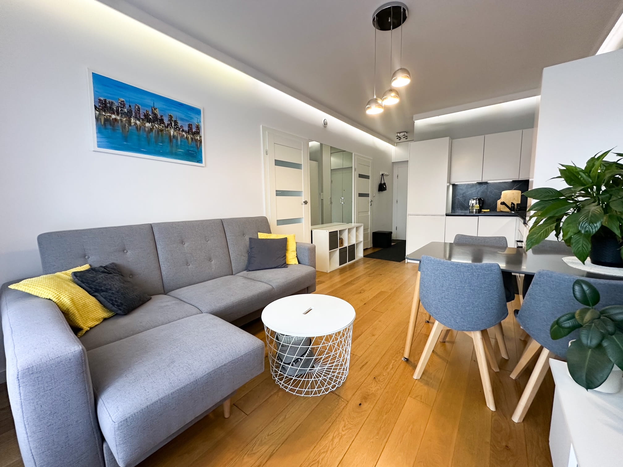 2 rooms apartment for rent on Żwirki 21 street