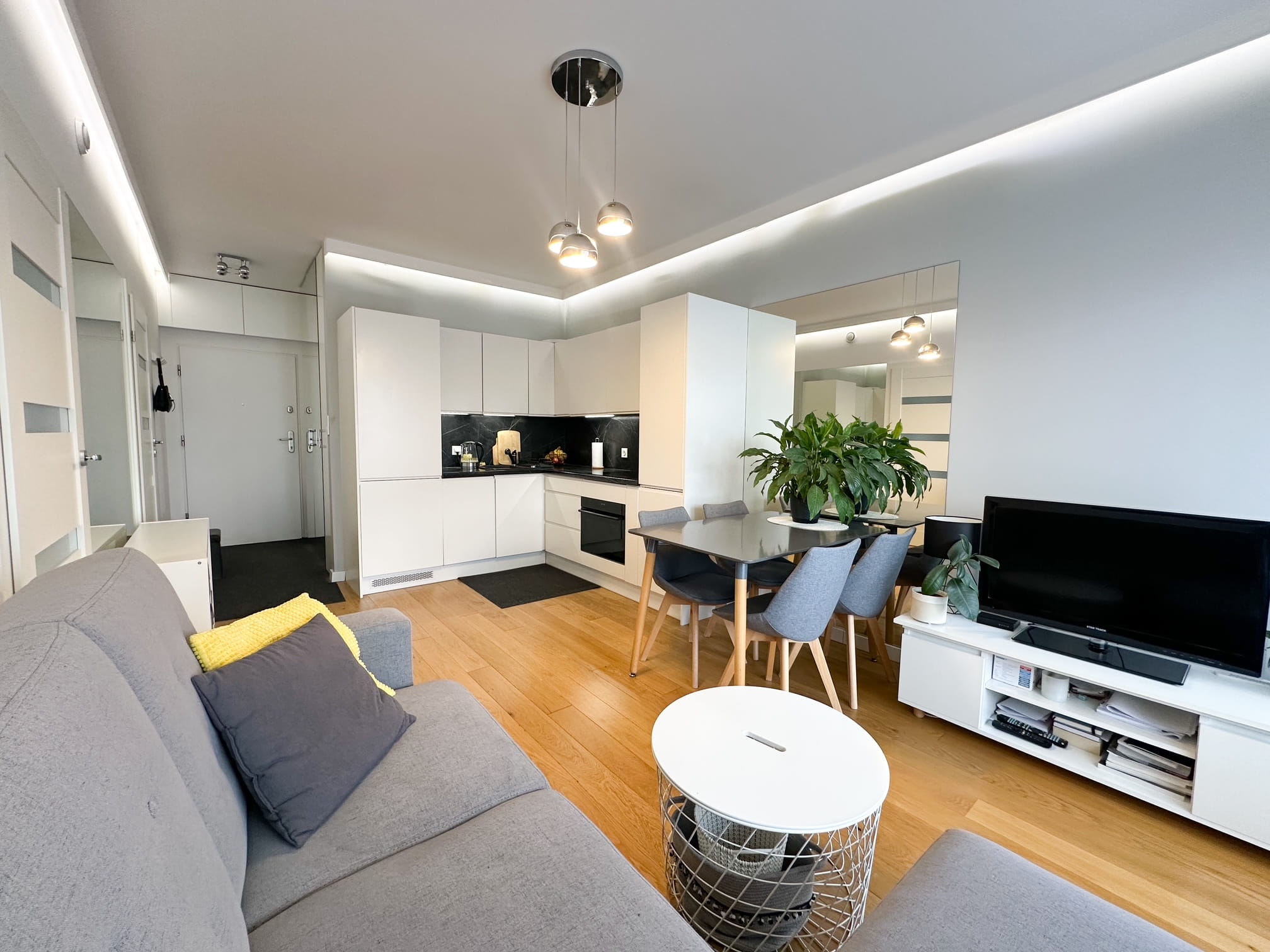 2 rooms apartment for rent on Żwirki 21 street