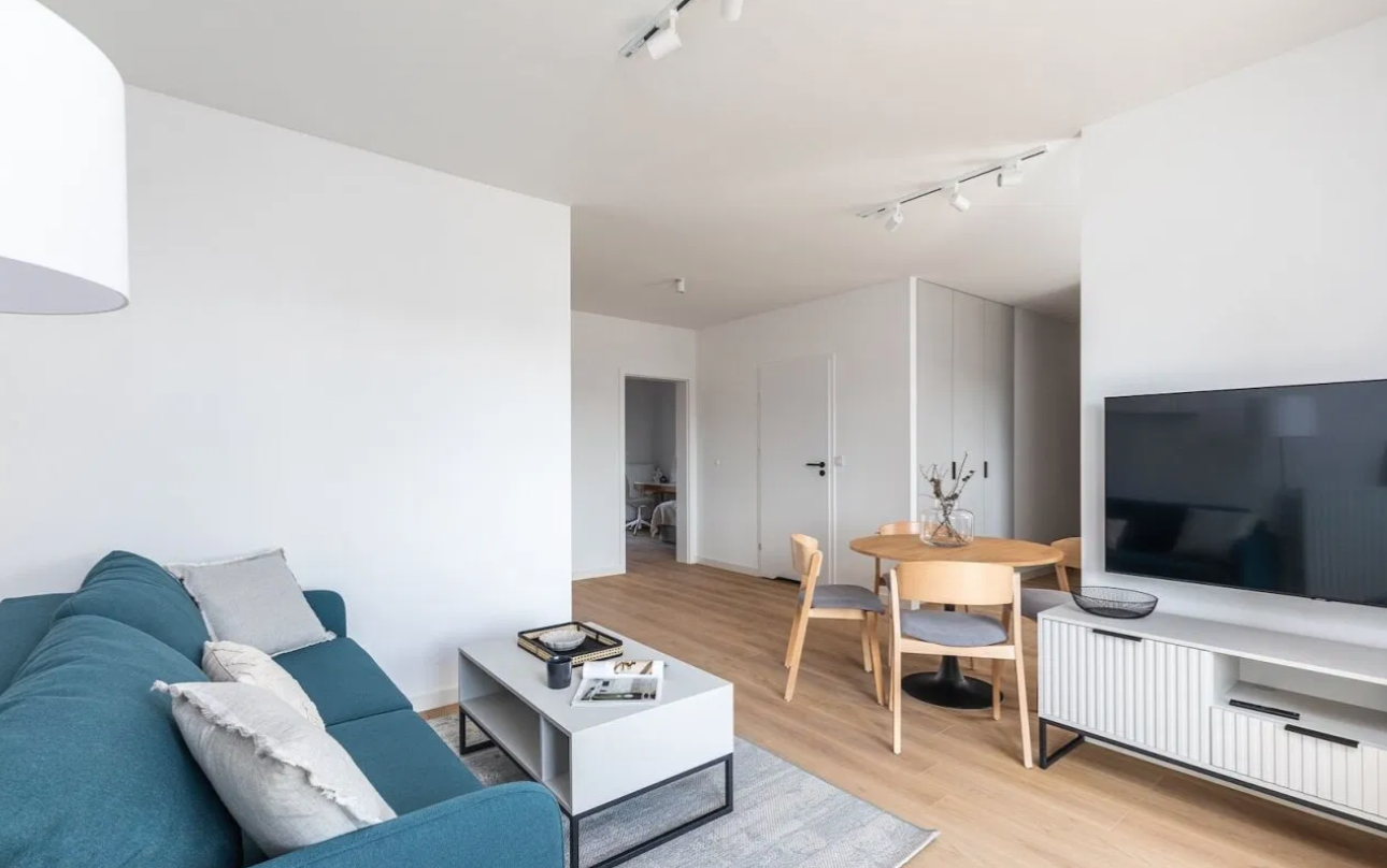 APPARTEMENT MODERNE NEUF DE 3 PIÈCES DANS LE QUARTIER DE BEMOWO — photo 3