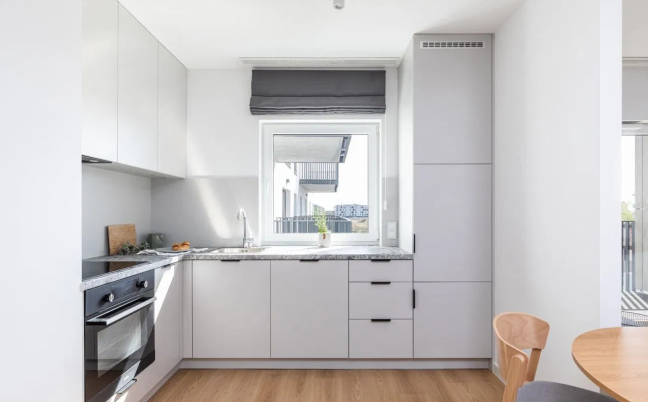 APPARTEMENT MODERNE NEUF DE 3 PIÈCES DANS LE QUARTIER DE BEMOWO — photo 4