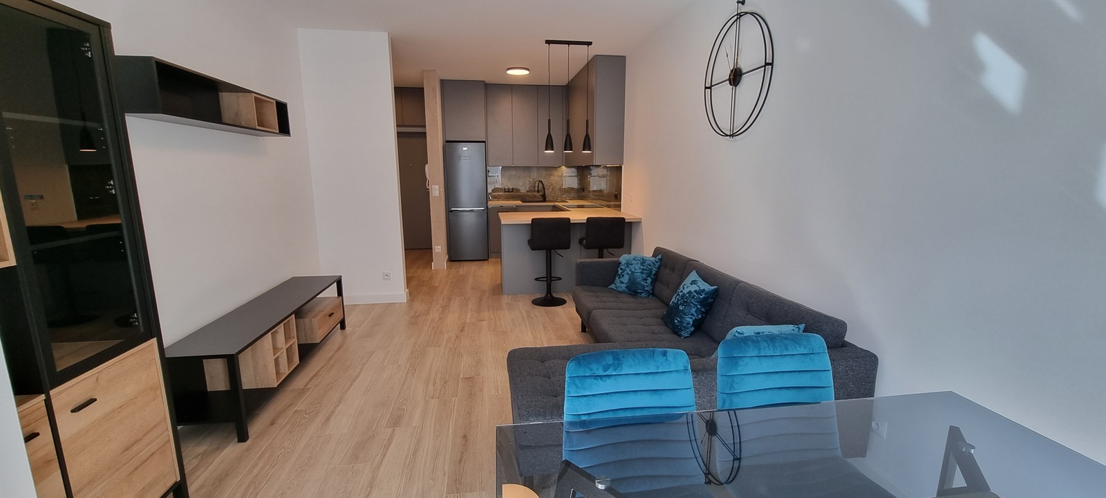 SPACIOUS 2-ROOM APARTMENT– SIEDMIOGRODZKA ,WOLA area/ Warsaw Spire /AC/