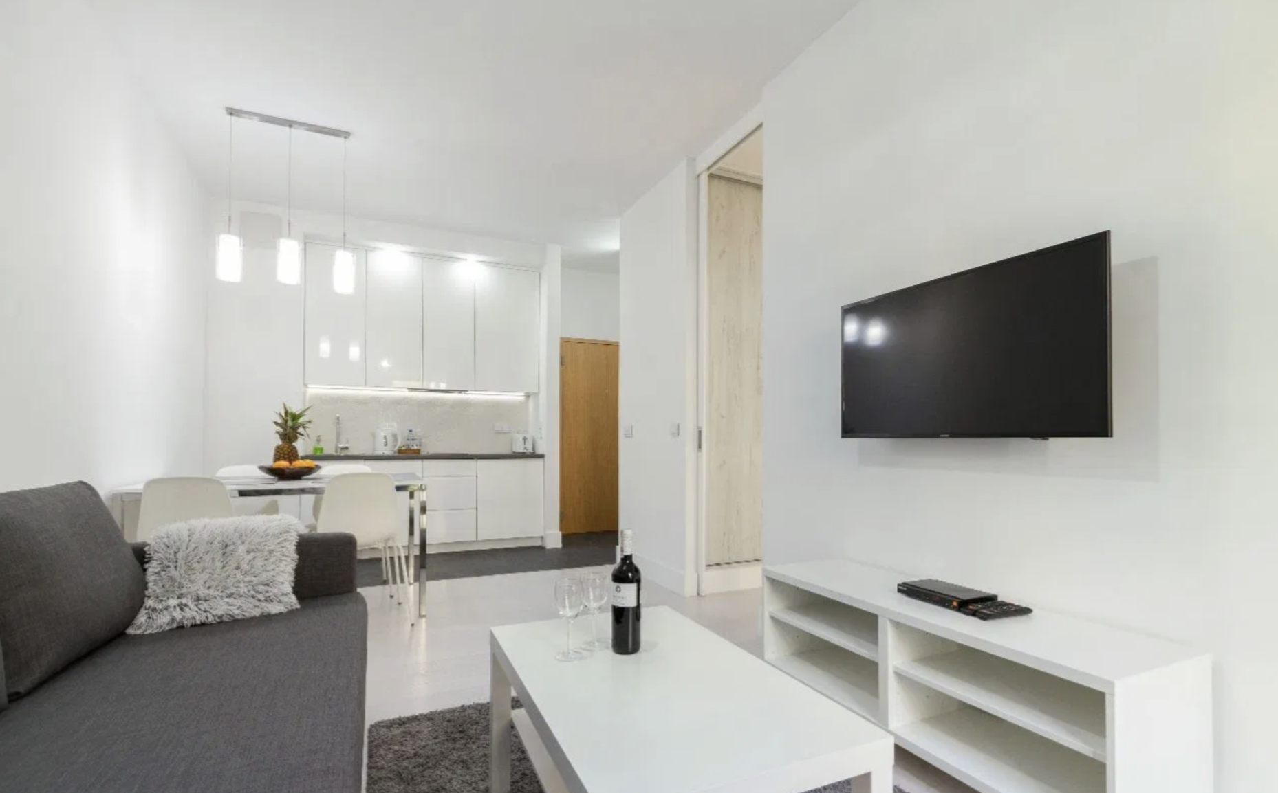 Modern 1-Bedroom Apartment | 19. Dzielnica | Kolejowa 49A | Warsaw