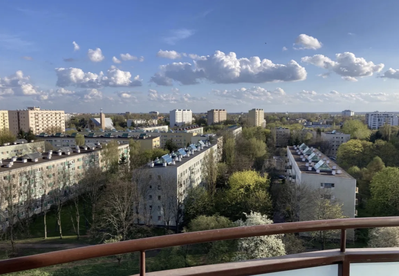 AMPIO trilocale con vista nel quartiere OCHOTA