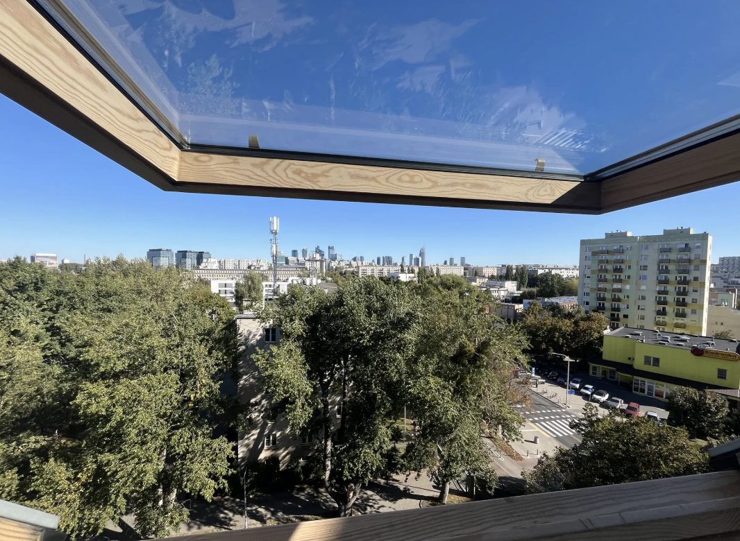 AMPIO trilocale con vista nel quartiere OCHOTA