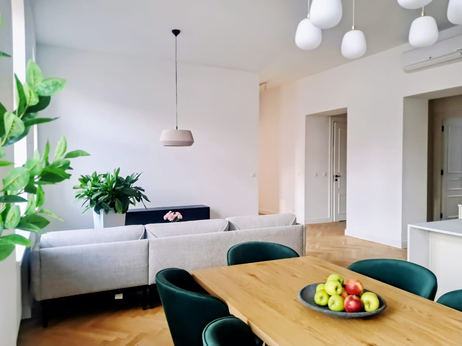 APPARTEMENT SPACIEUX DE 4 PIÈCES DANS LE QUARTIER ŚRÓDMIEŚCIE I CENTRE-VILLE — photo 2