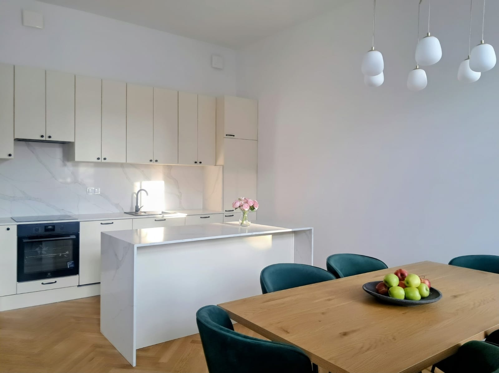SPACIOUS 4-room apartment in SRODMIESCIE DISTRICT I CITY CENTER