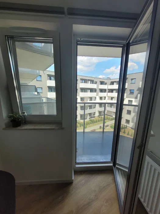 STUDIO SPACIEUX avec balcon à PRAGA POLUDNIE