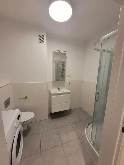 STUDIO SPACIEUX avec balcon à PRAGA POLUDNIE
