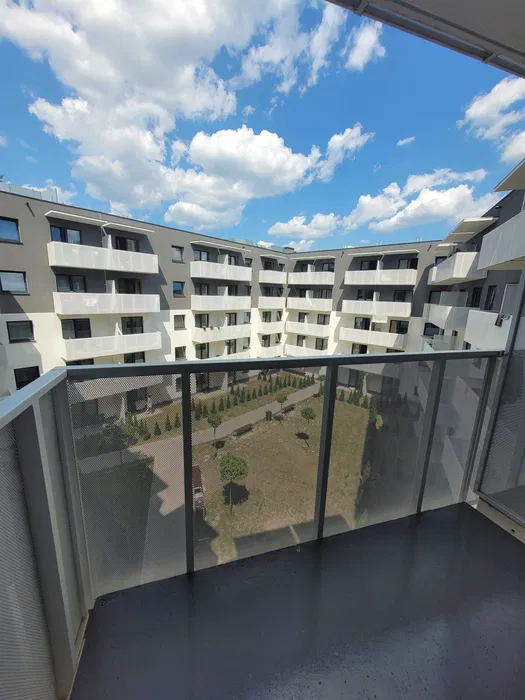 STUDIO SPACIEUX avec balcon à PRAGA POLUDNIE