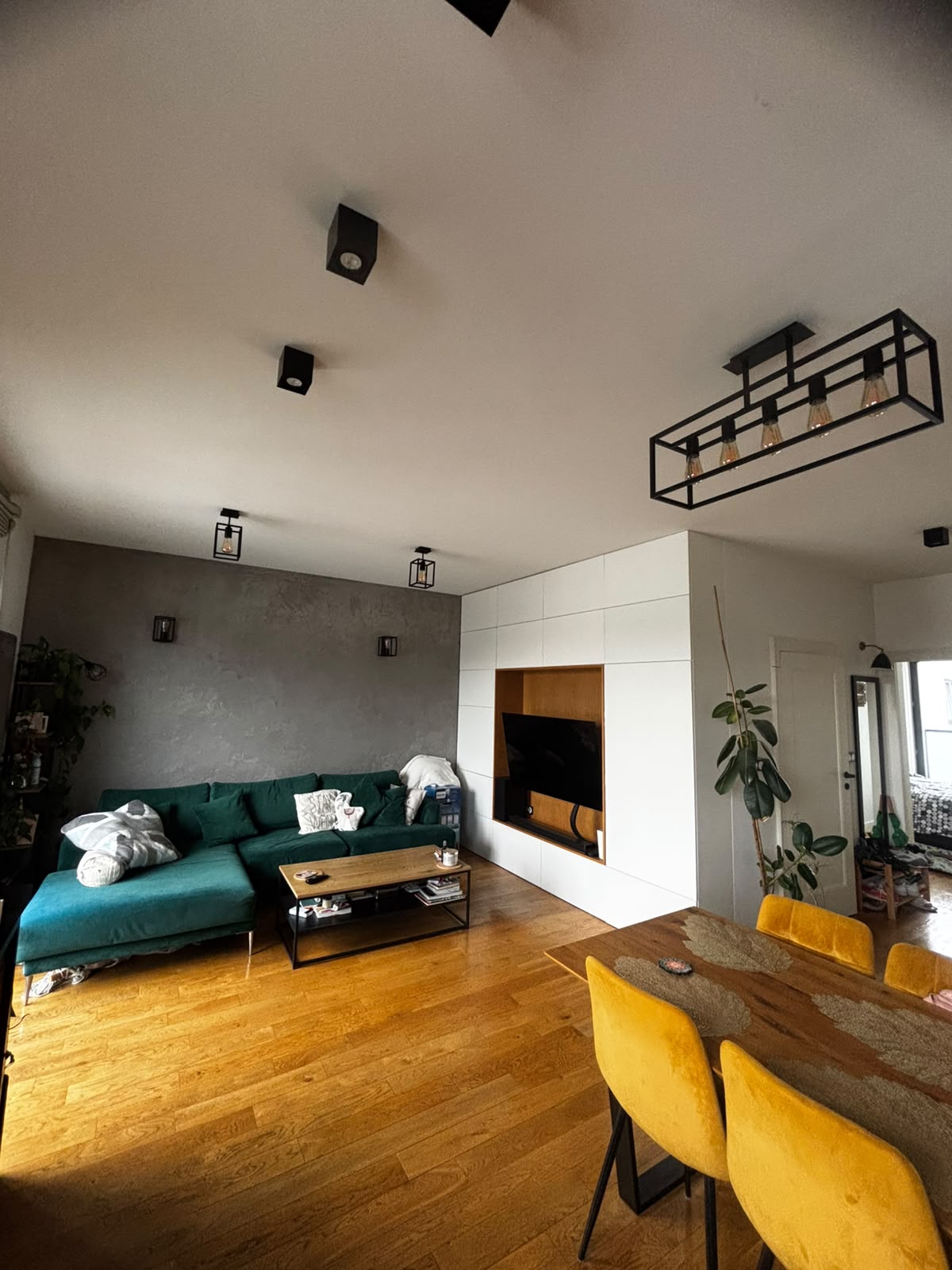 SPACIOUS 3-room flat with terrace in WOLA DISTRICT