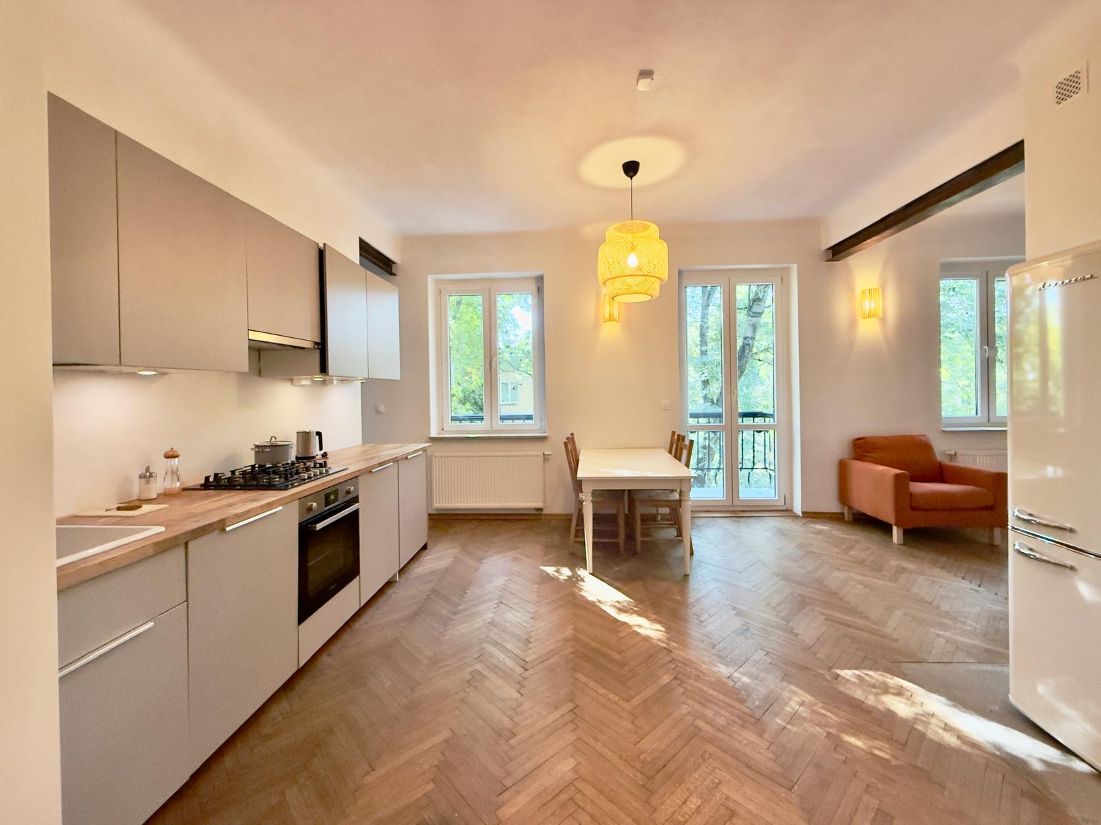 SPACIOUS 2-ROOM flat with balcony in SASKA KEPA / PRAGA POLUDNIE DISTRICT