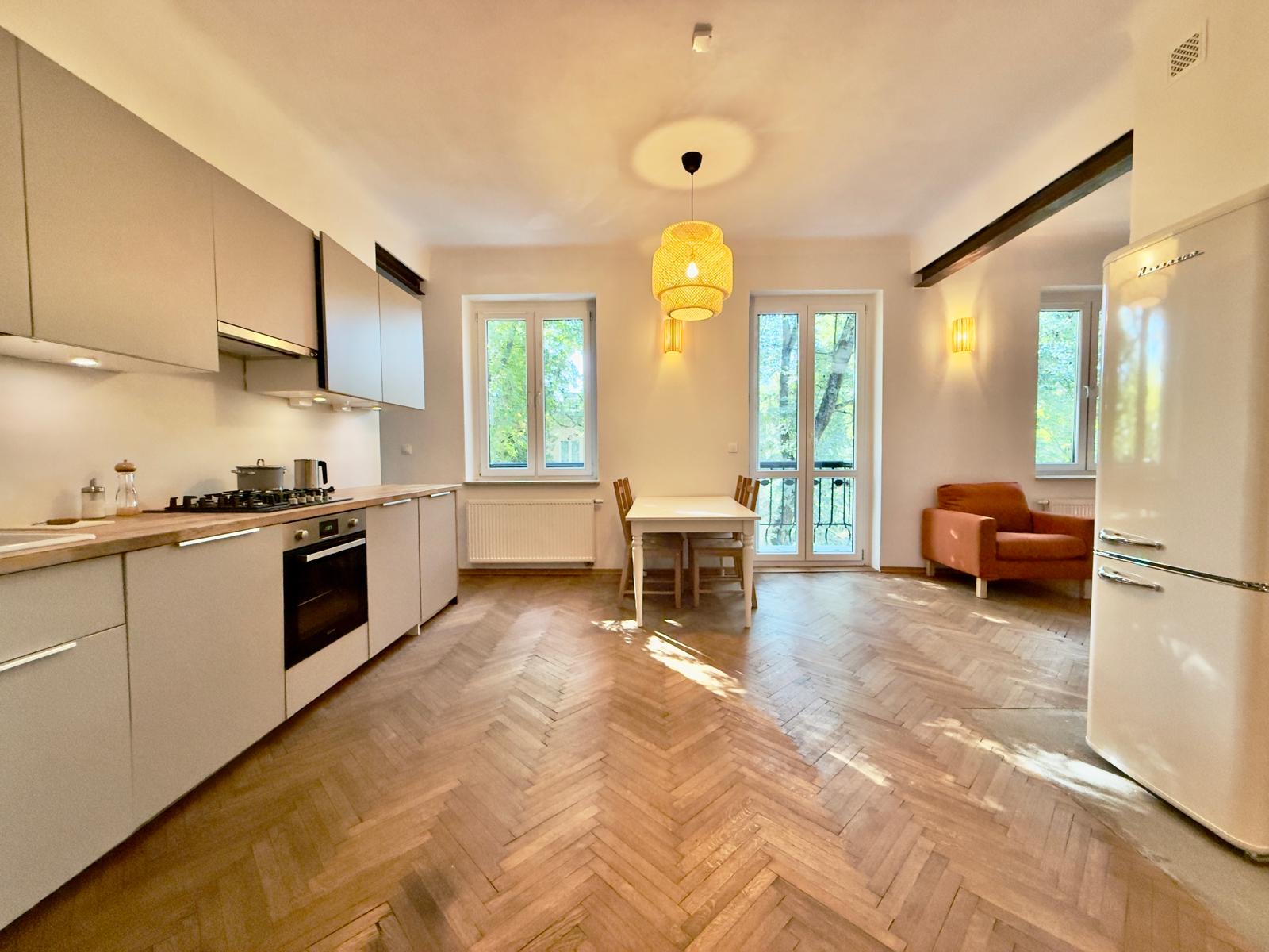 SPACIOUS 2-ROOM flat with balcony in SASKA KEPA / PRAGA POLUDNIE DISTRICT