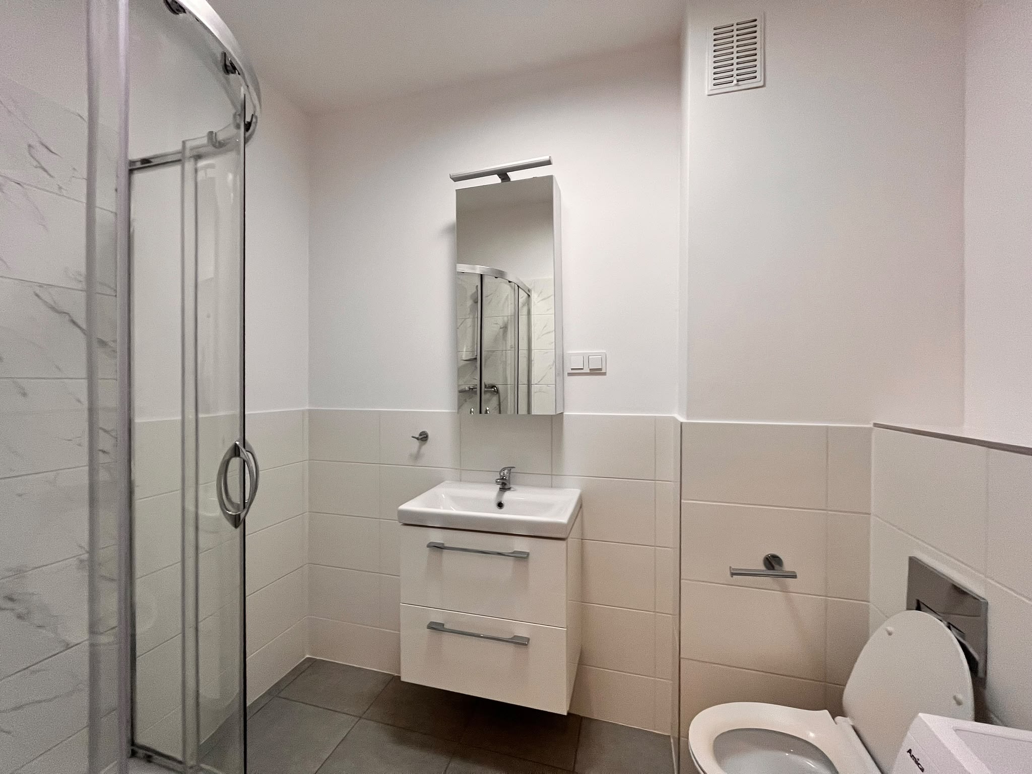 SPACIOUS MODERN STUDIO with balcony in PRAGA DISTRICT