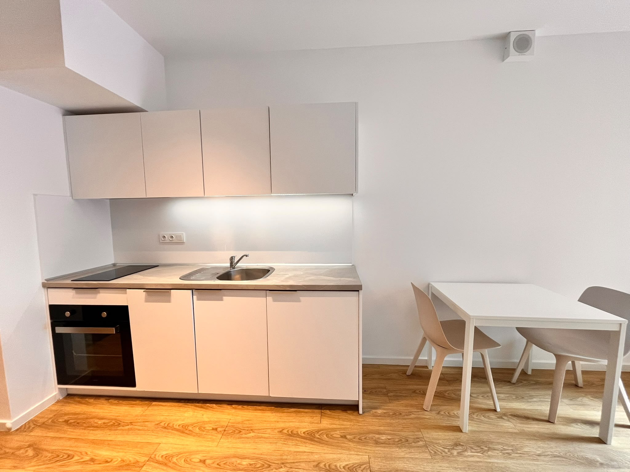 SPACIOUS MODERN STUDIO with balcony in PRAGA DISTRICT