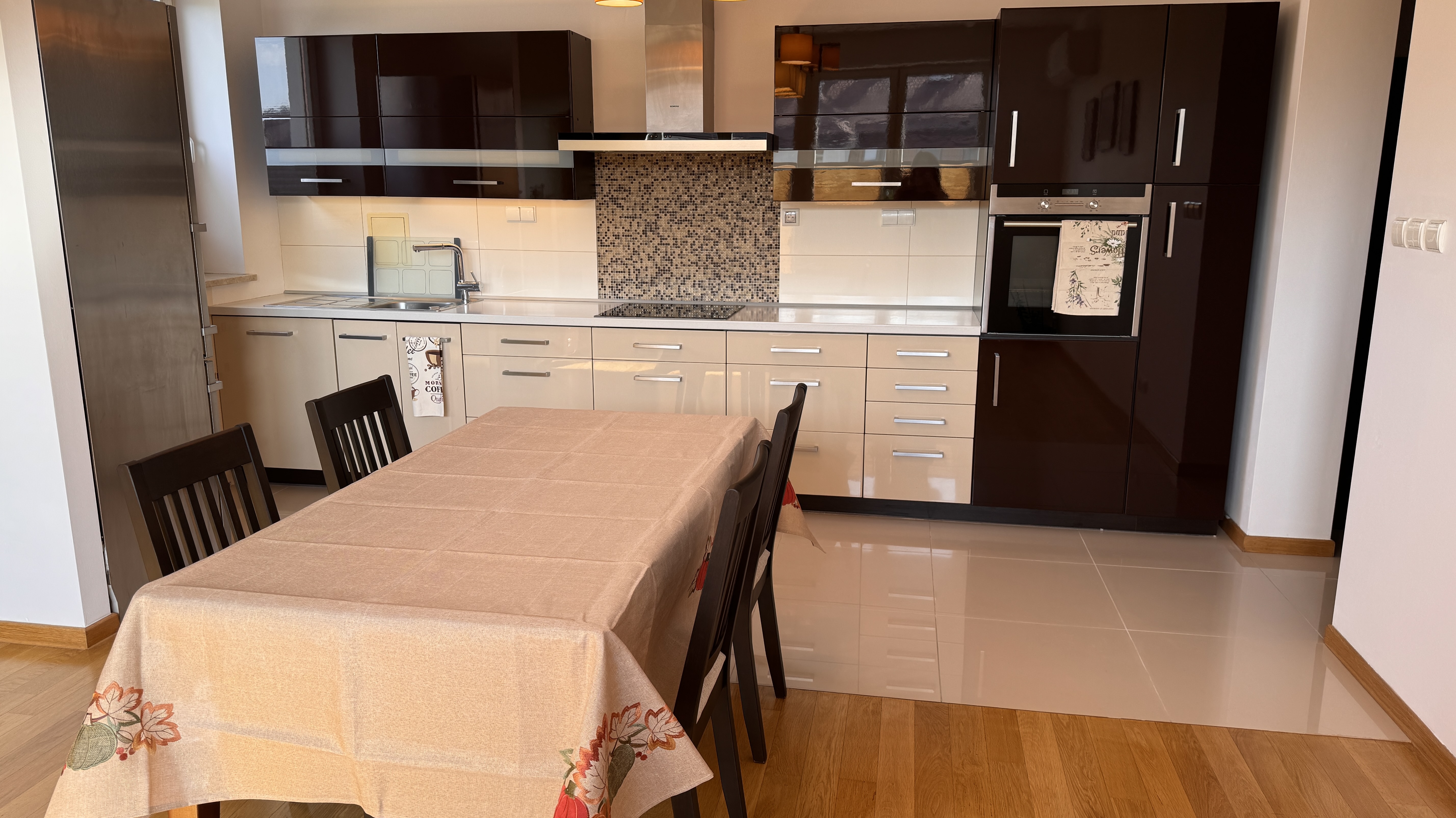 SPACIOIUS 3-room flat with balcony and AC in WLOCHY DISTRICT | photo 2