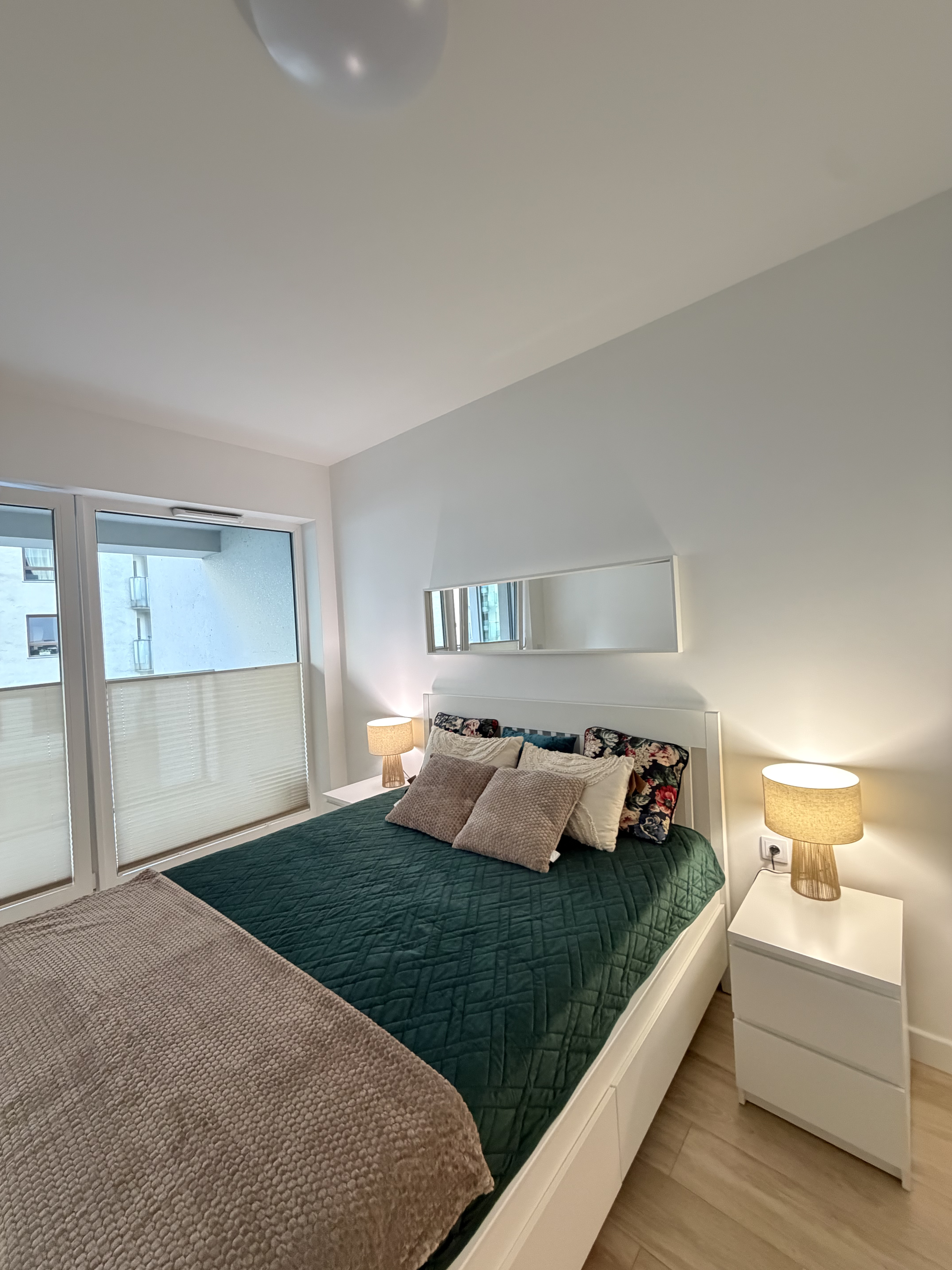 SPACIOUS 2-ROOM APARTMENT– SIEDMIOGRODZKA ,WOLA area/ Warsaw Spire /AC/