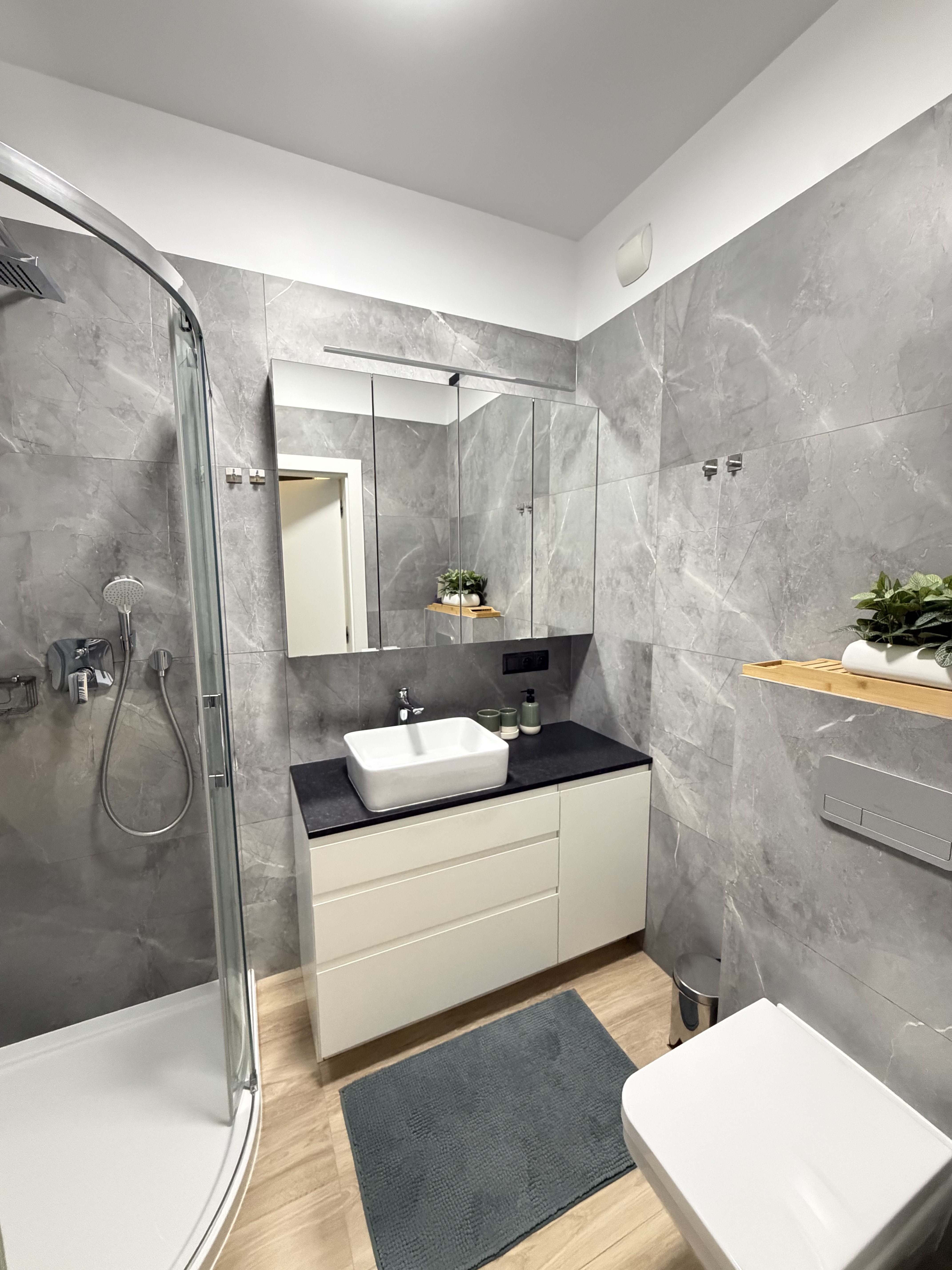 APPARTEMENT SPACIEUX 2 PIÈCES – SIEDMIOGRODZKA, WOLA / VARSOVIE
