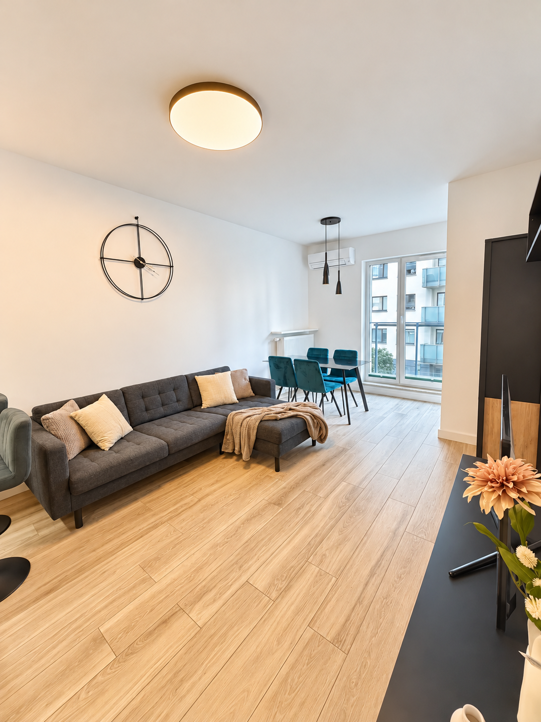 APPARTEMENT SPACIEUX 2 PIÈCES – SIEDMIOGRODZKA, WOLA / VARSOVIE