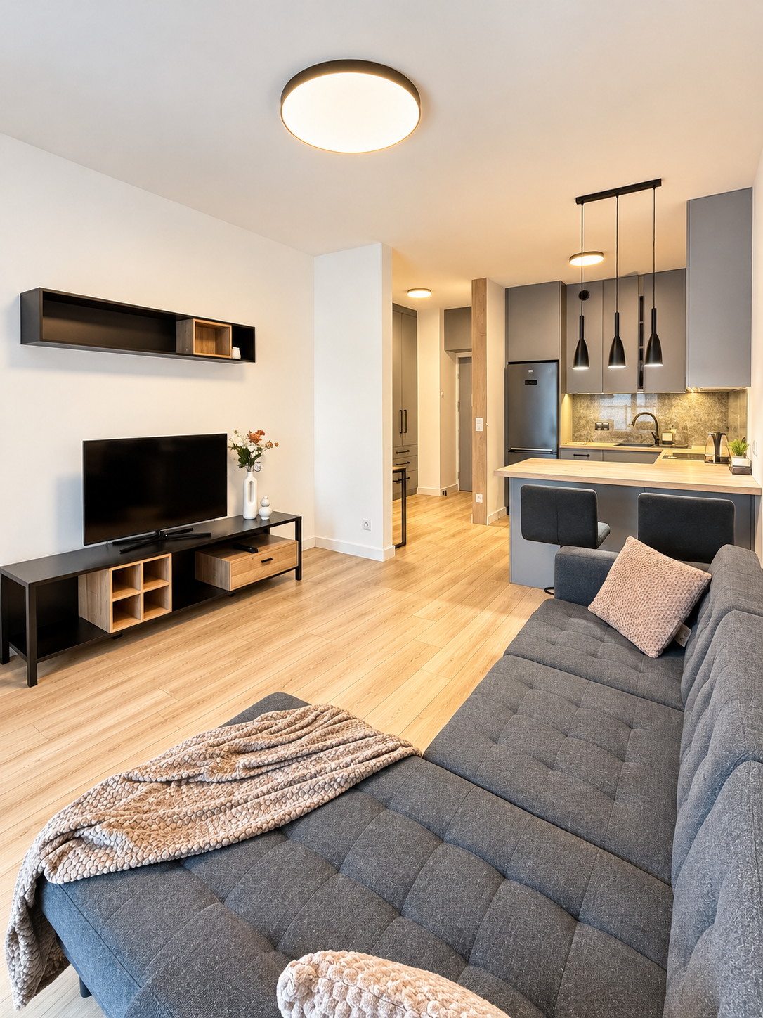 SPACIOUS 2-ROOM APARTMENT– SIEDMIOGRODZKA ,WOLA area/ Warsaw Spire /AC/