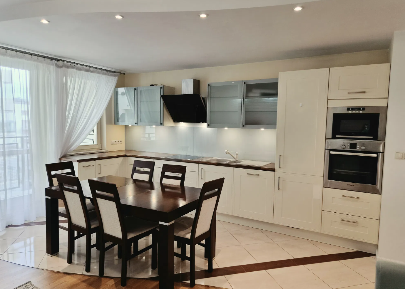 SPACIOUS 3-ROOM APARTMENT | MOKOTOW district near metro