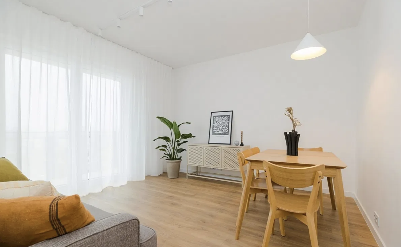 SPACIOUS 3-room flat with balcony in PRAGA DISTRICT