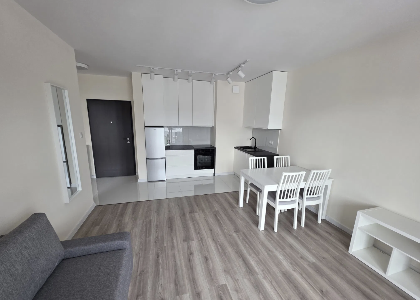 COSY AND SPACIOUS 2-room flat with balcony in WLOCHY DISTRICT | photo 2