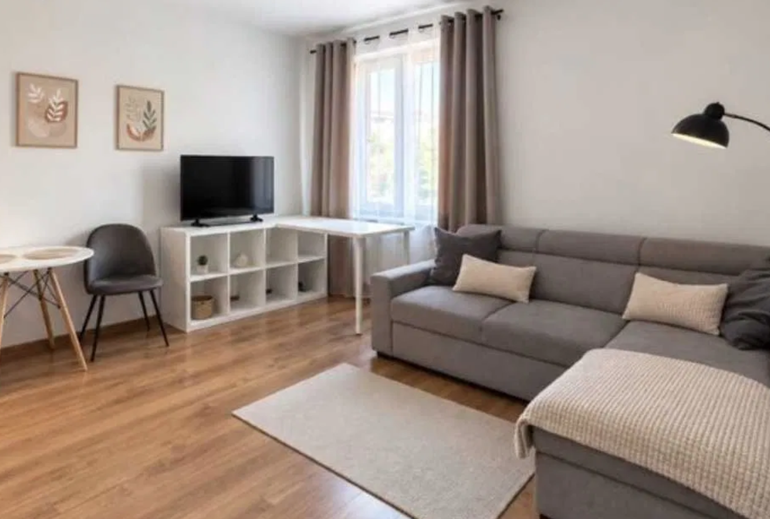 SPACIOUS STUDIO APARTMENT | ŚRODMIEŚCIE district