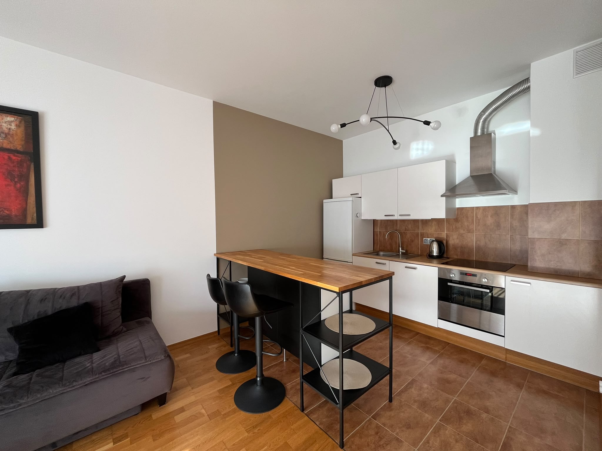 SPACIOUS and COZY 2-room flat with BALCONY AND AC in URSUS DISTRICT close to SKM | photo 2