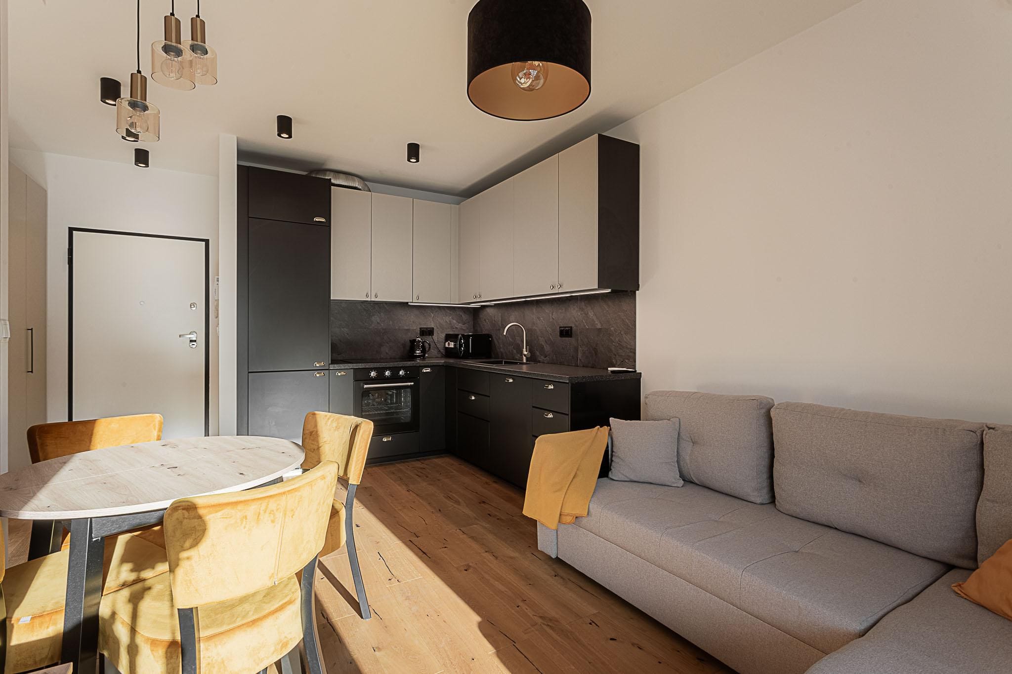 MODERN 2-room apartment with balcony and AC in WOLA DISTRICT | photo 3