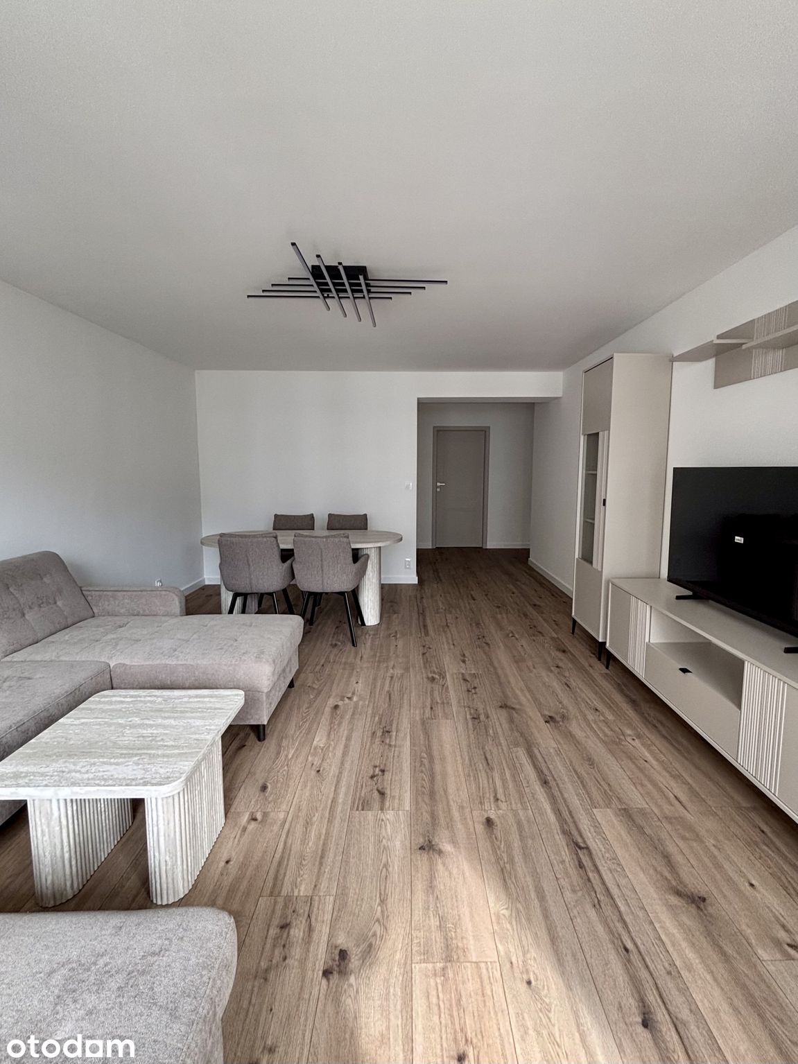 SPACIOUS 2-ROOM + GARAGE, BALCONY | WOLA DISTRICT