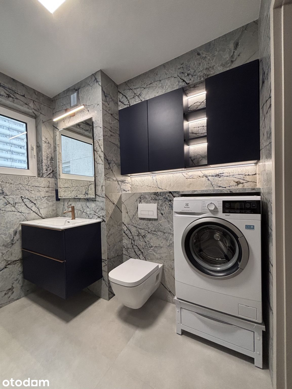 SPACIOUS 2-ROOM + GARAGE, BALCONY | WOLA DISTRICT