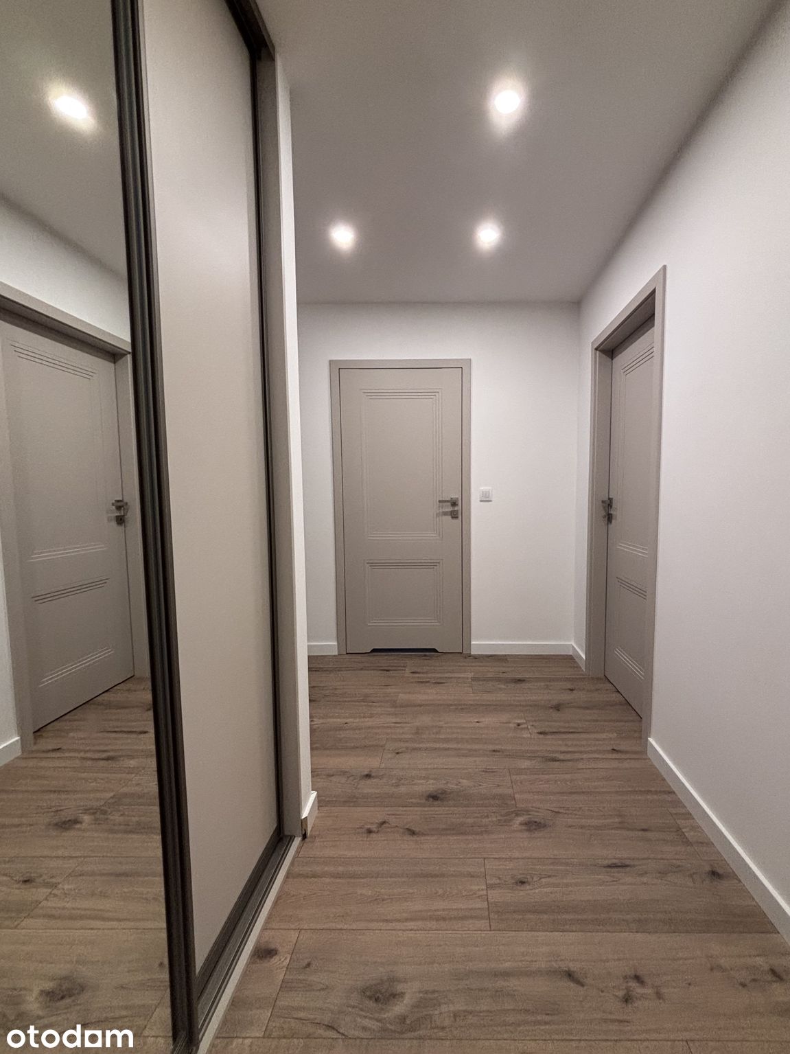 SPACIOUS 2-ROOM + GARAGE, BALCONY | WOLA DISTRICT