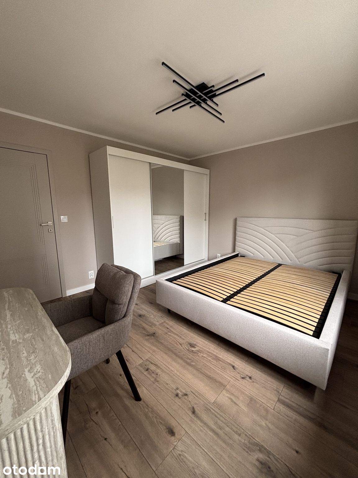 SPACIOUS 2-ROOM + GARAGE, BALCONY | WOLA DISTRICT