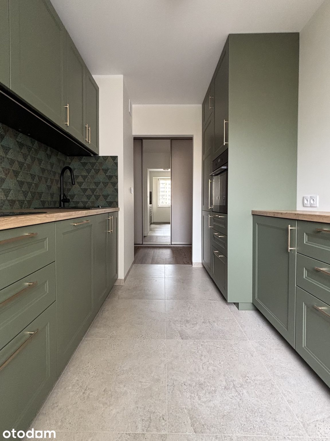 SPACIOUS 2-ROOM + GARAGE, BALCONY | WOLA DISTRICT